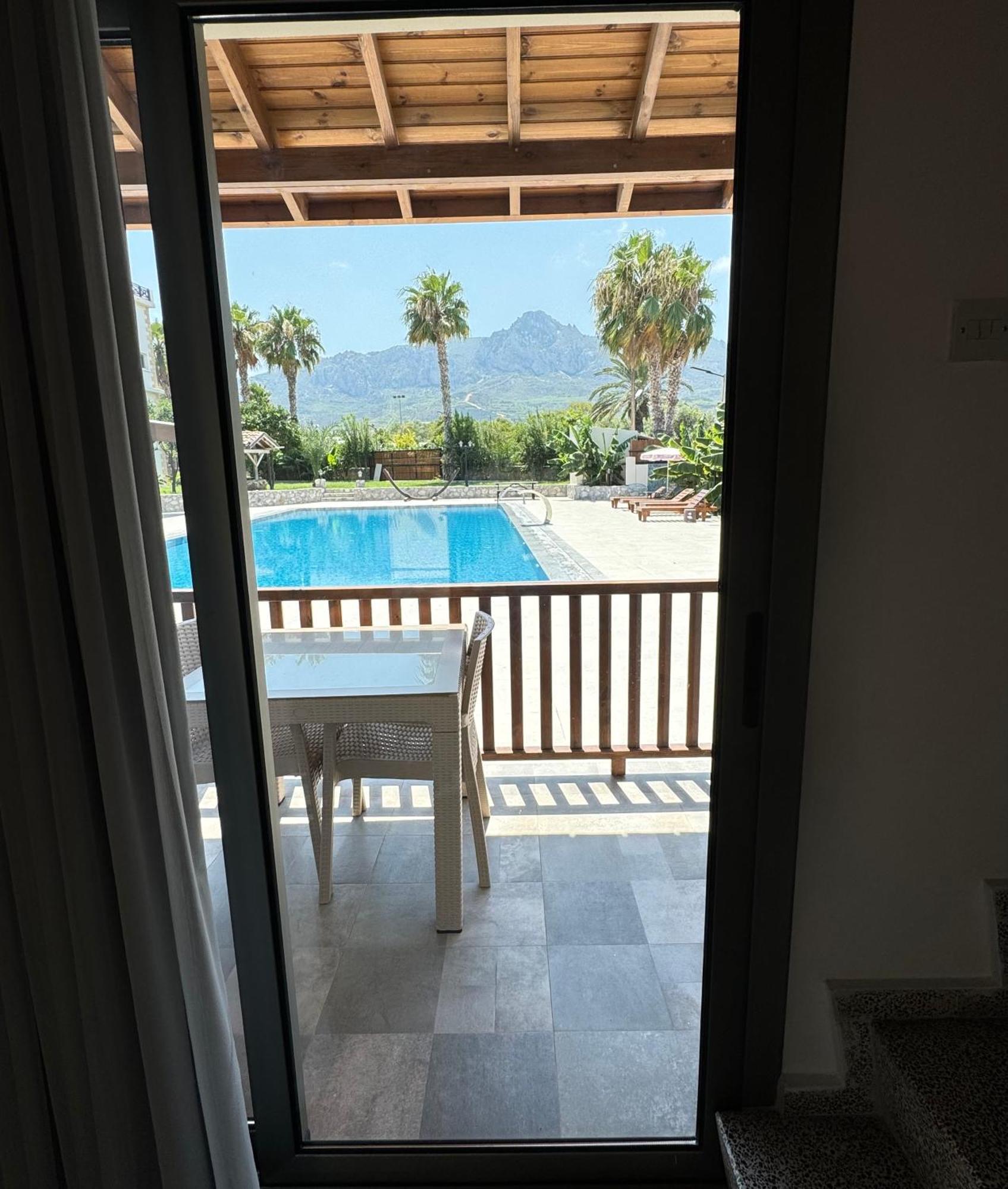 The Horse Farm Hotel Agios Georgios  Eksteriør billede