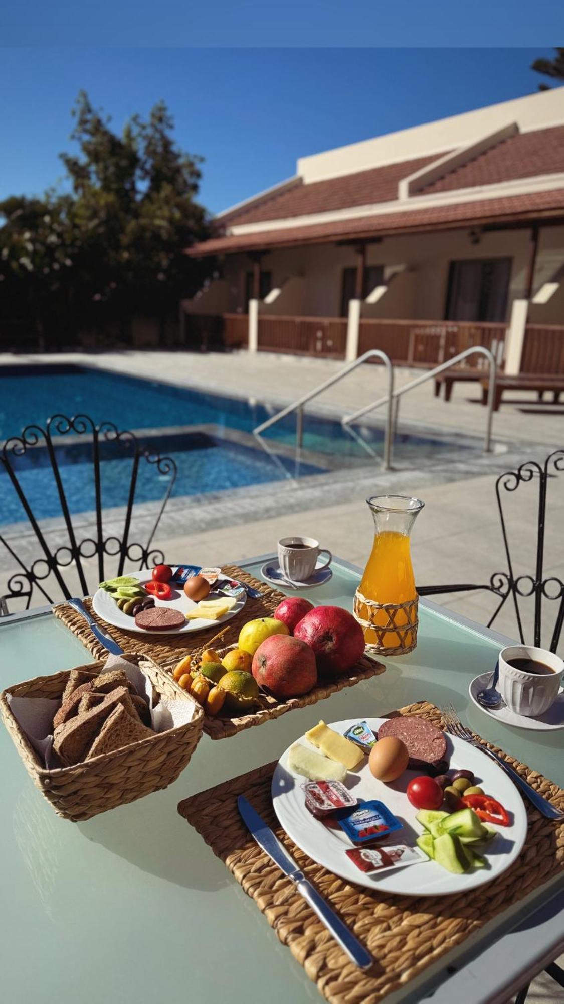 The Horse Farm Hotel Agios Georgios  Eksteriør billede